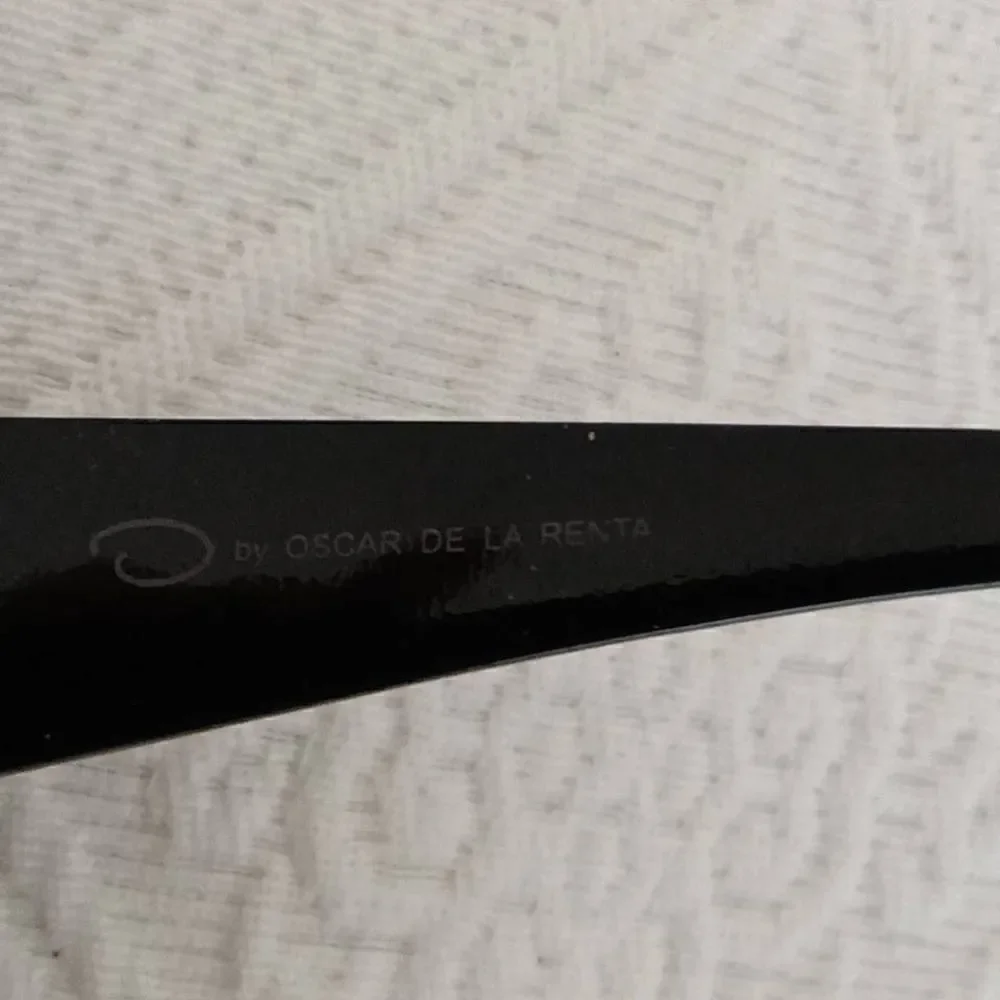 Oscar De La Renta Women's Mod1146 Sunglasses with Hard Shell Case Included